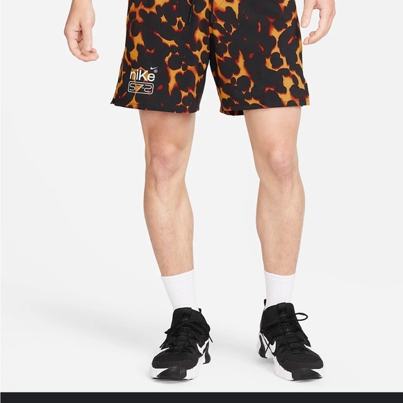 Nike Unlimited Studio '72
Men's Dri-FIT Unlined Versatile Shorts - Picture 1 of 6